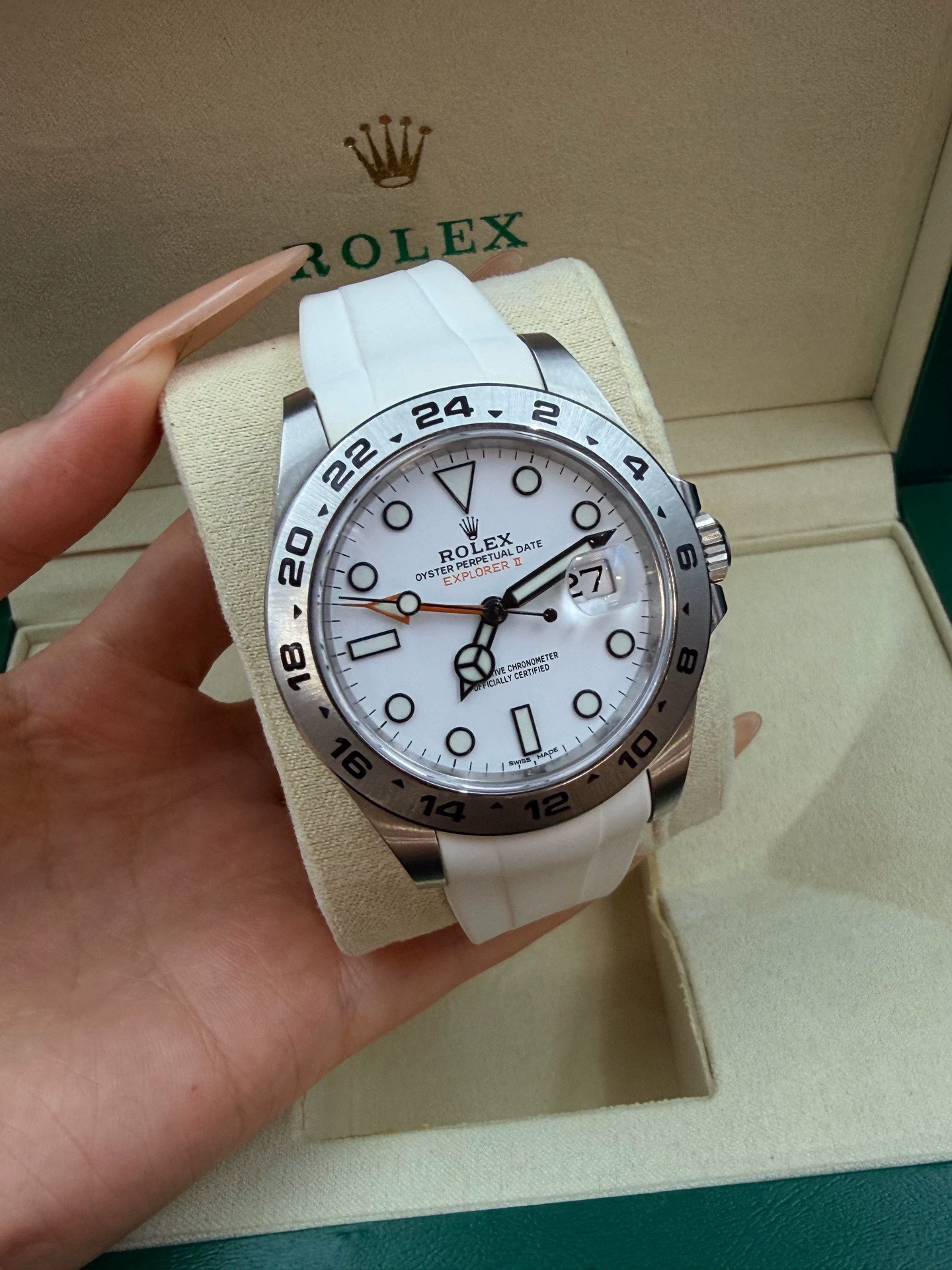 【Super Clone】Rolex Explorer II m226570 0001 Rorubber White Dial 42MM Mens Replica Watch