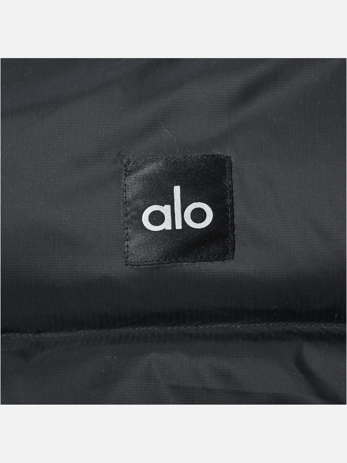 Alo Foxy Cropped Hooded Puffer Jacket - Black - Lulualo