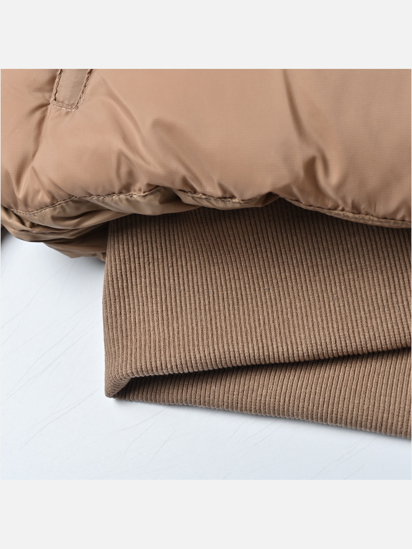 Alo Foxy Cropped Hooded Puffer Jacket - Toasted Almond - Lulualo