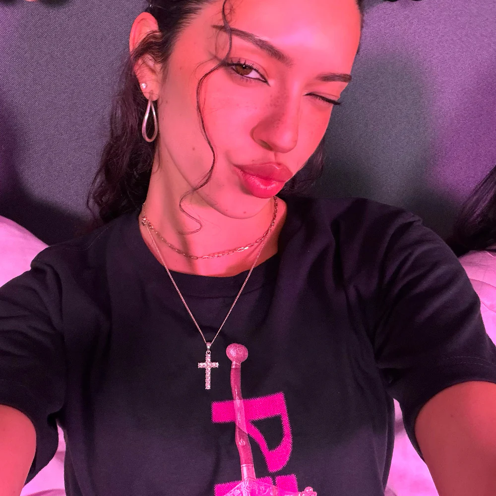 PINKY UP T-Shirt (Black) - KATSEYE MERCH​
