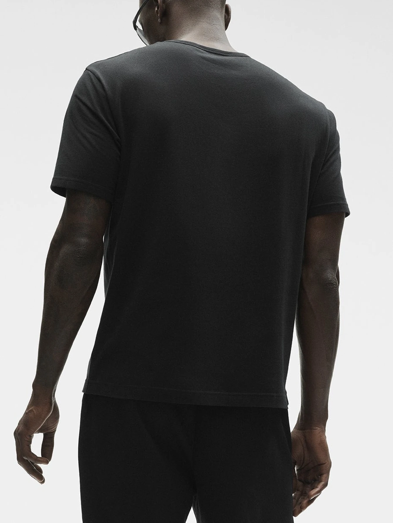 Alo Black Men's T-Shirt | US Warehouse - Lulualo