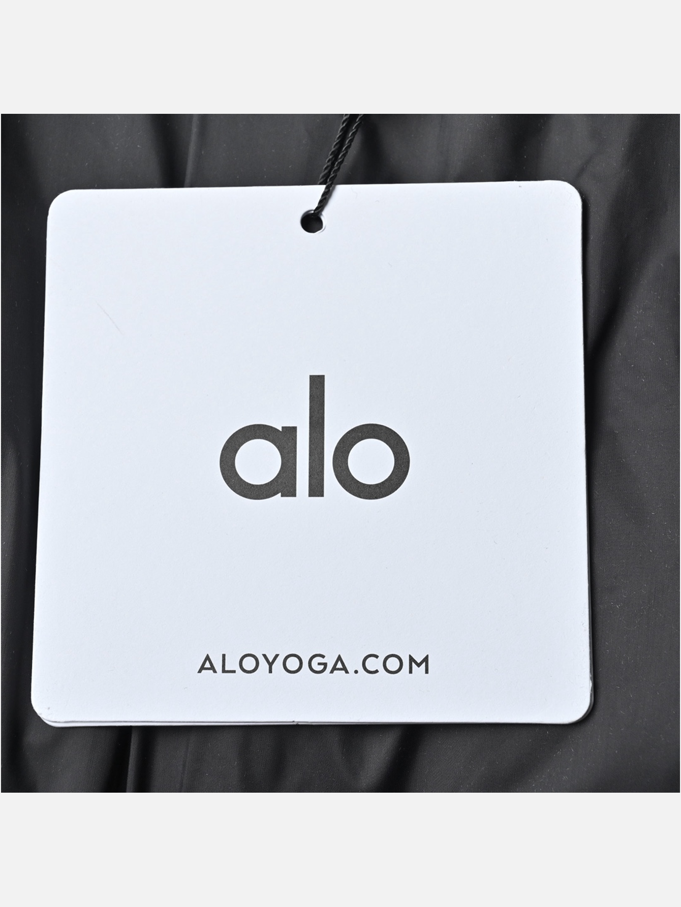 Alo Foxy Cropped Hooded Puffer Jacket - Black - Lulualo