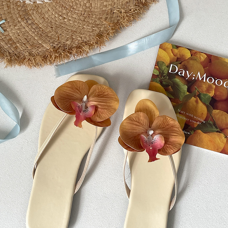 Temperament Flower Fairy Style Flat Flip Flops For Women In Summer Wear French High-end Soft-soled Sandals