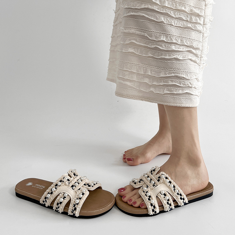 White Retro High-end Flat-soled Slippers For Women's Summer Wear With Skirt Versatile Sandals