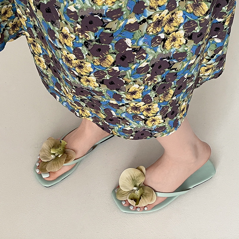 Temperament Flower Fairy Style Flat Flip Flops For Women In Summer Wear French High-end Soft-soled Sandals