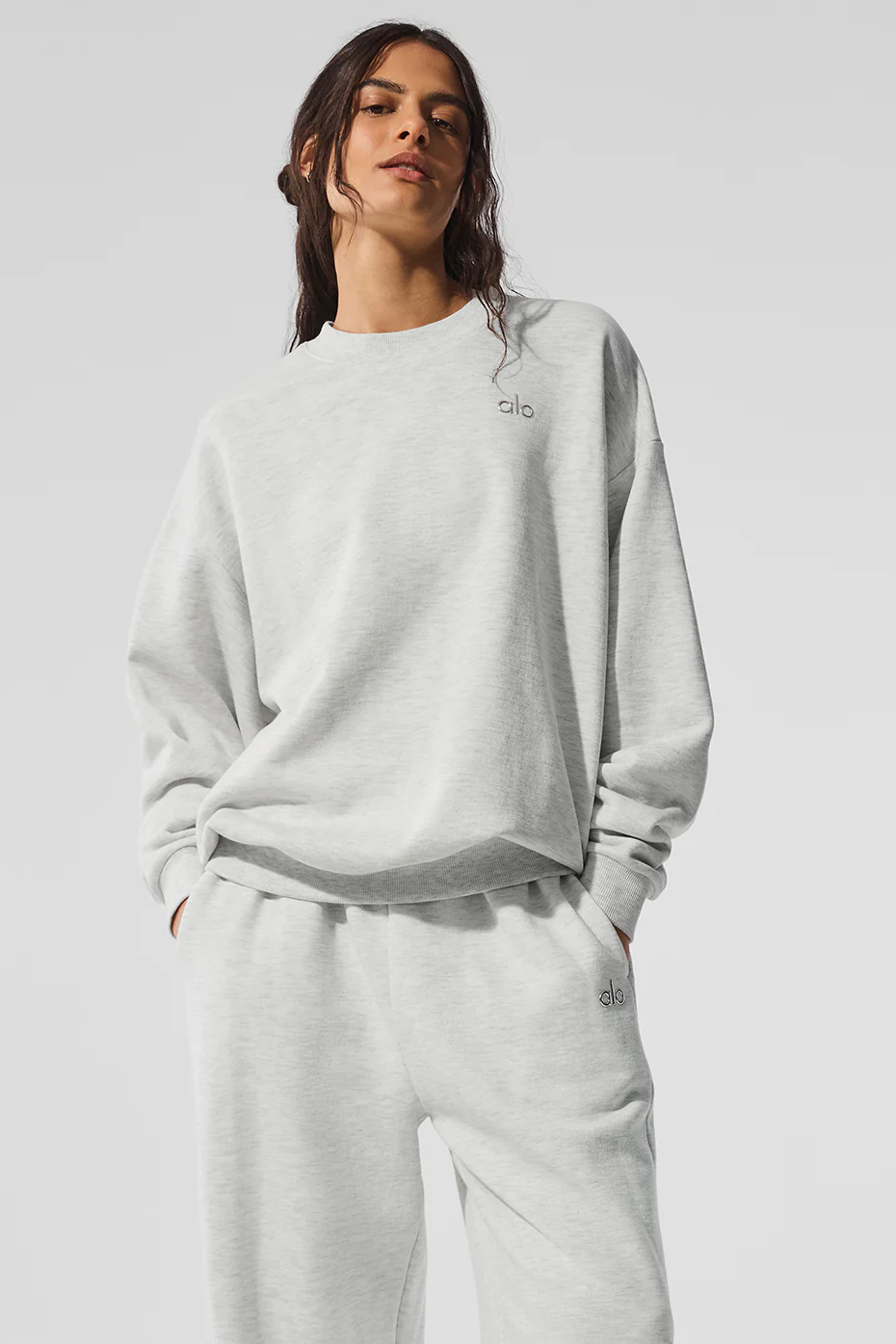 Alo solid color crew neck pullover long sleeve sweatshirt - Lulualo