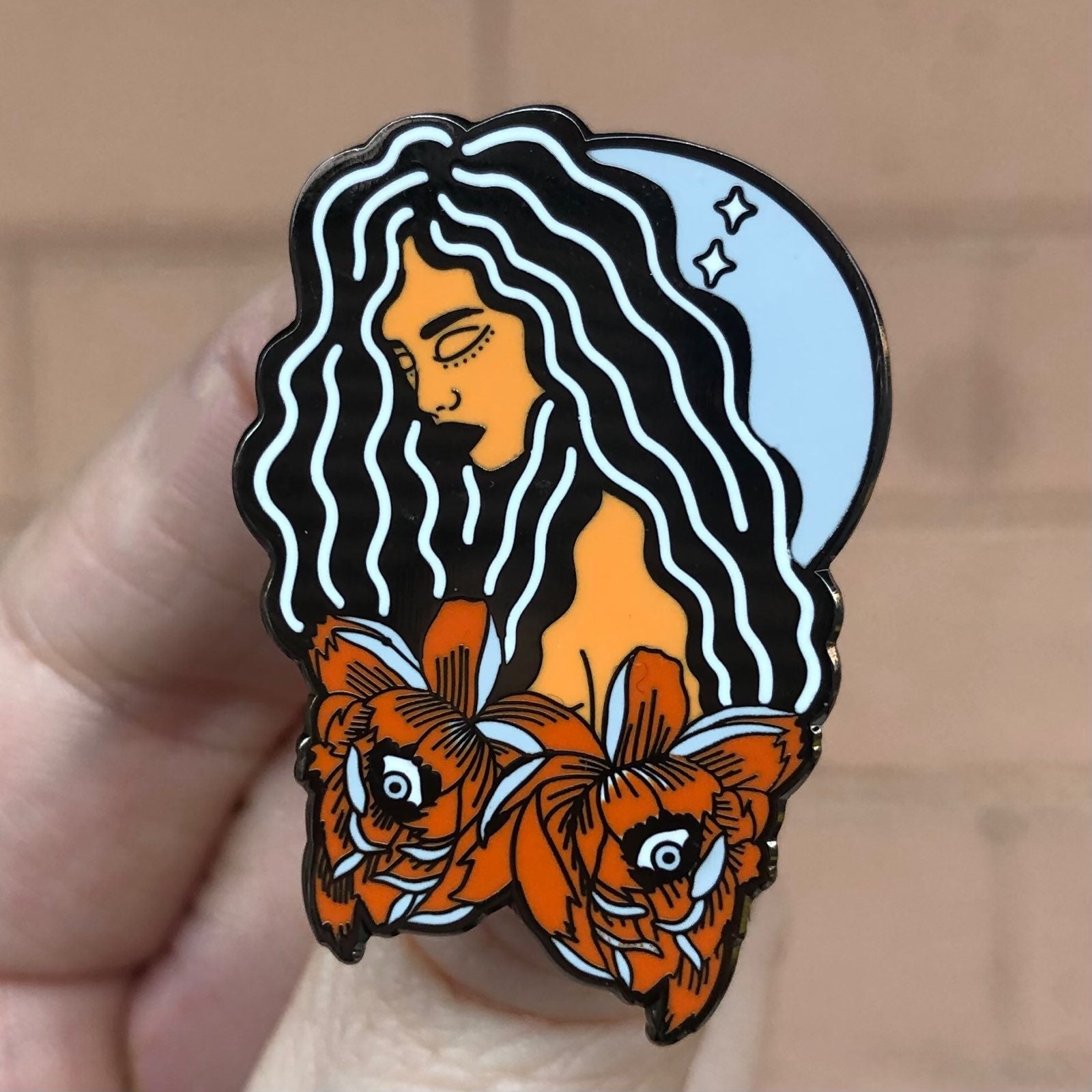 Bloom pin