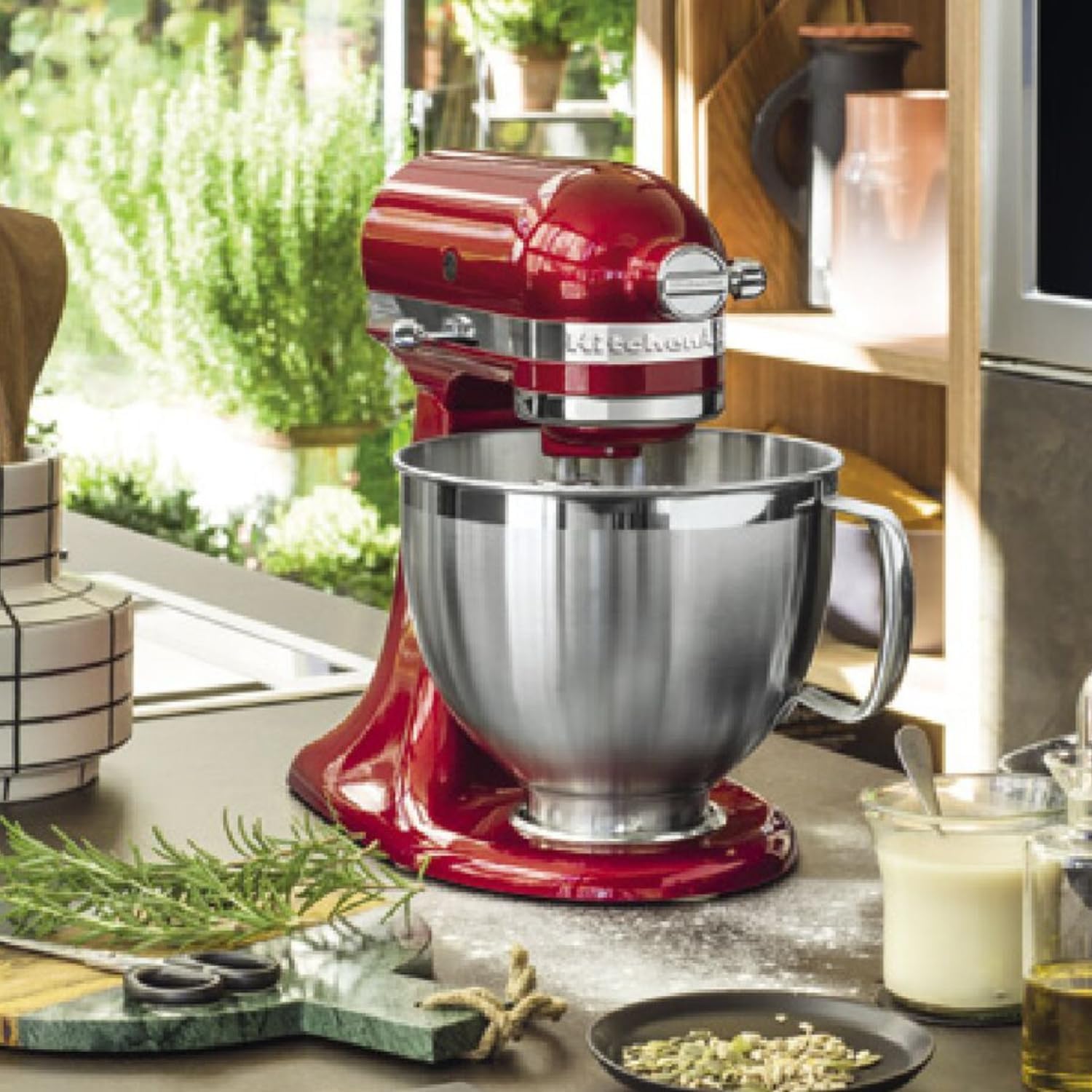KitchenAid Robot Pâtissier I Artisan I Robot cuisine multifonctions à tête inclinable I Avec 4 accessoires I Bol de 4,8L | Crème