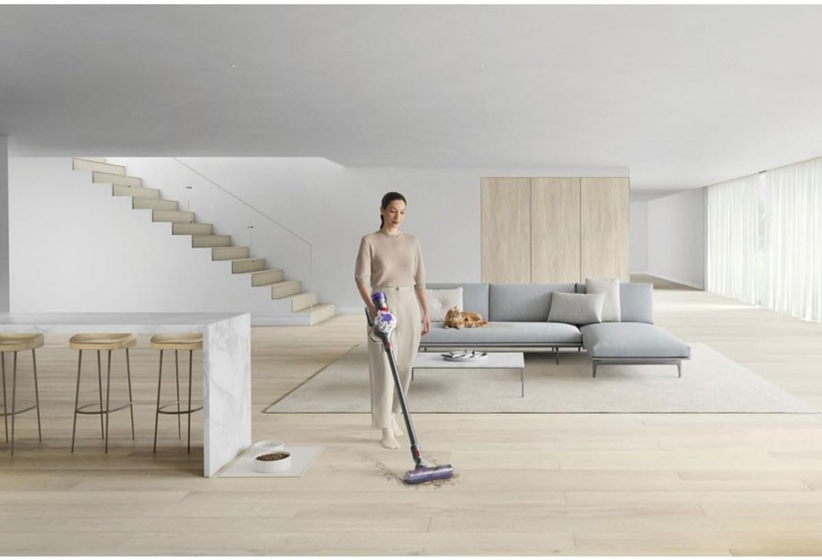 Dyson V8 Advanced™ Aspirateur Balai sans Fil – 130 AW, 40 Min d’autonomie, Brosse Motorbar Auto-démêlante, Accessoires combinés, Station Murale, Argent/Nickel