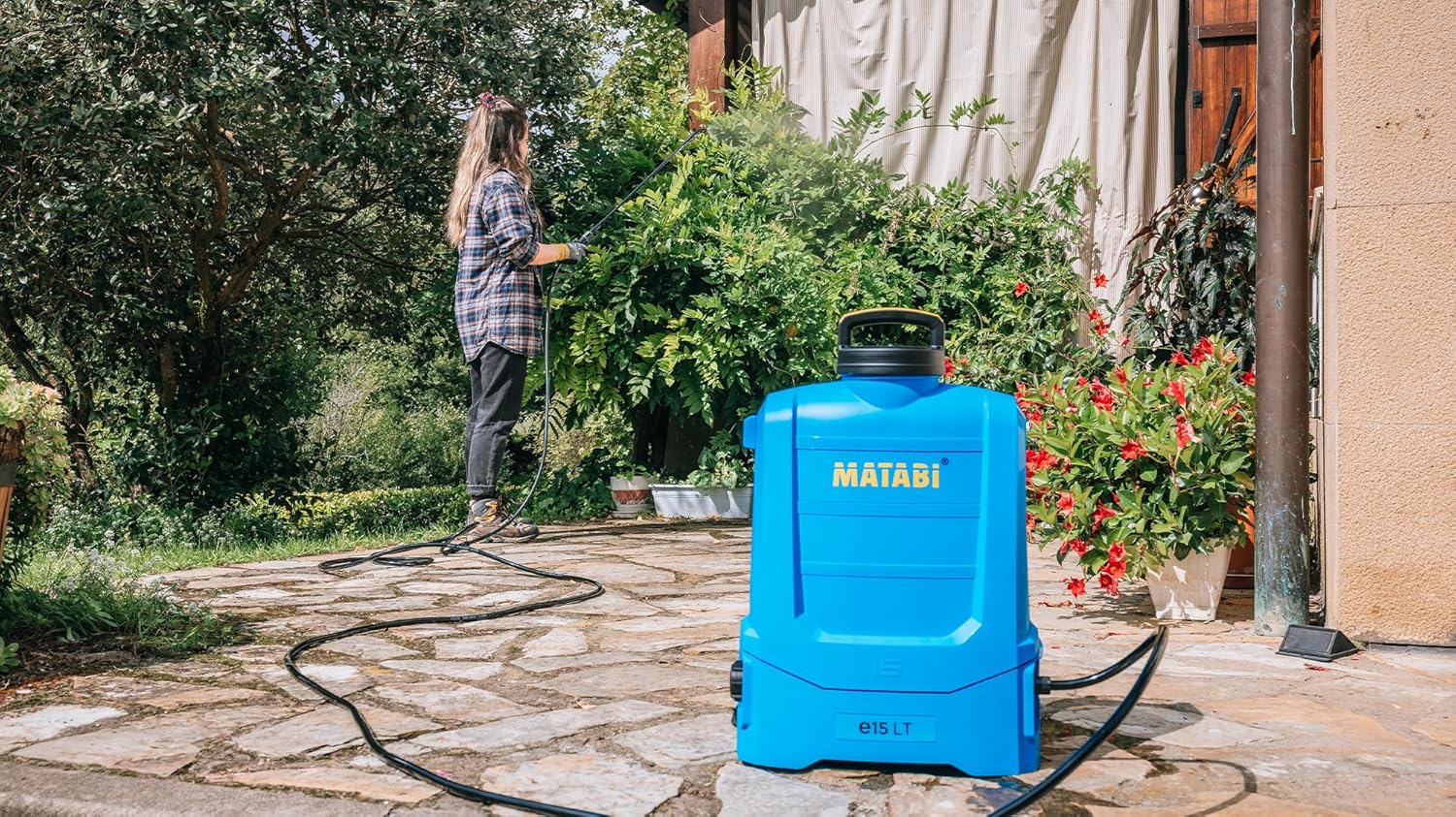 Pulvérisateur Électrique Matabi e15 LT - Batterie Amovible Li-ION - Jusqu'à 150L d'Autonomie - Design Compact et Léger - Sangles Rembourrées - Réservoir Ergonomique - Buses Incluses - Fabriqué en EU