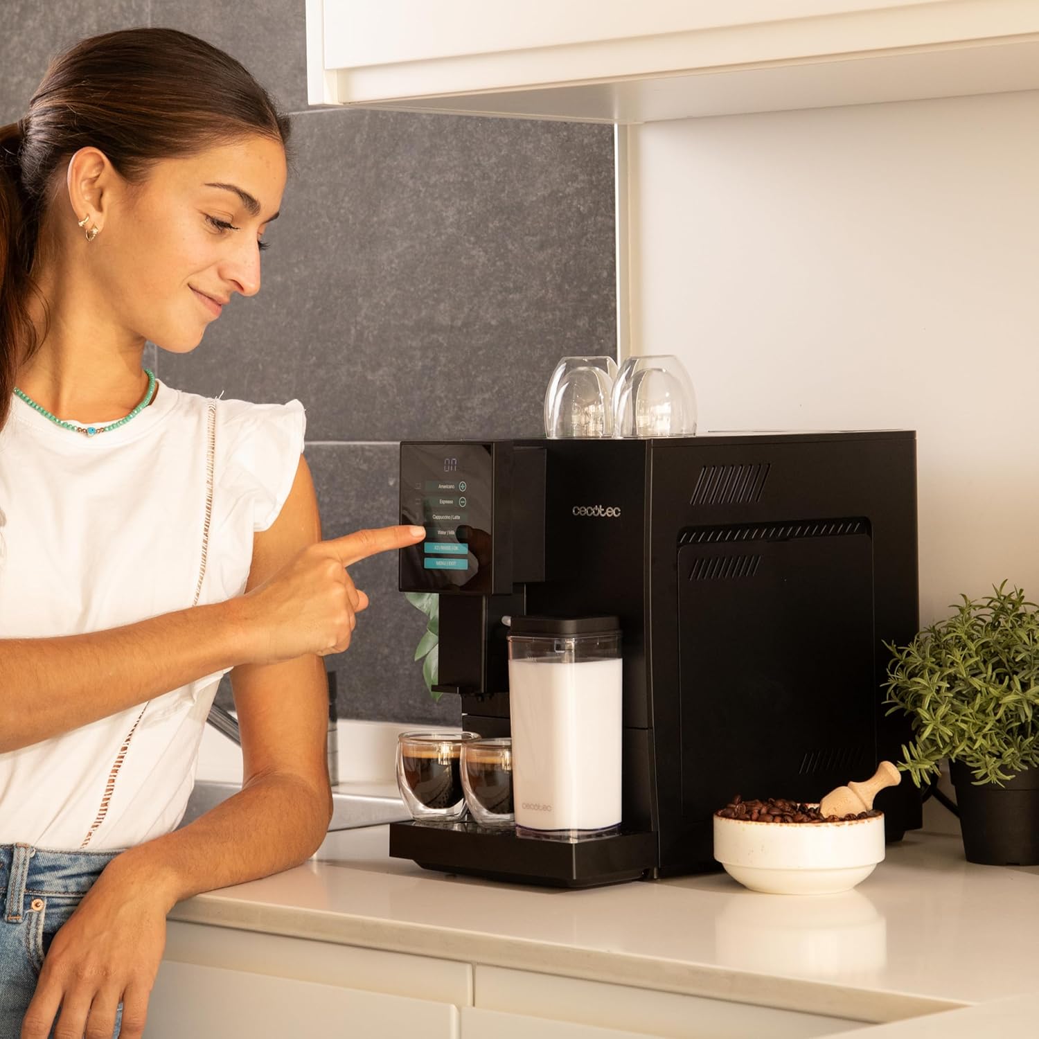Cecotec Machine à Café Superautomatique Cremmaet Compactccino Black Rose, 19 bars, Réservoir à lait, Système Thermoblock, 5 niveaux de mouture, Réservoir à café 150g