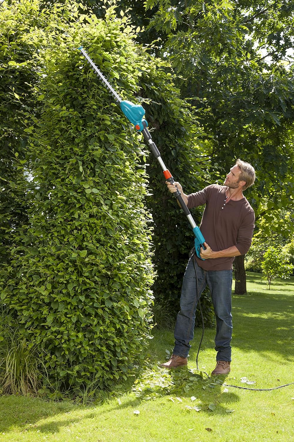 Taille-haies sur perche THS 500/48 sans batterie de Gardena : taille-haies 500 W, 3,5 m de portée, tête inclinable et manche télescopique, lame de 48 cm, butée de protection (8883-20)