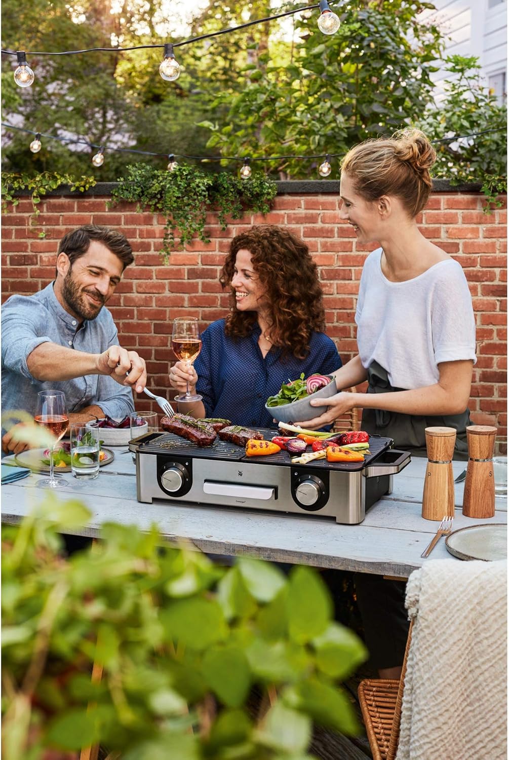WMF Master-Grill électrique, 2400W, Grande surface 28x50cm, Revêtement antiadhésif, Plaques amovibles compatibles lave-vaisselle, Inox 18/10 Cromargan, Lono 0415280011