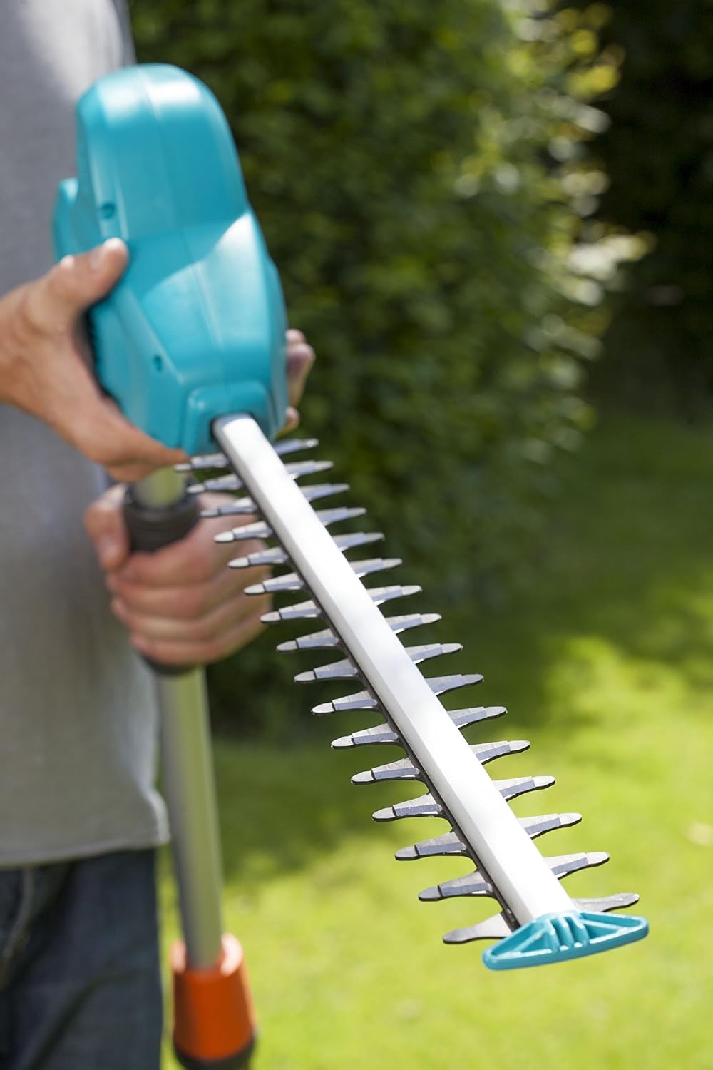 Taille-haies sur perche THS 500/48 sans batterie de Gardena : taille-haies 500 W, 3,5 m de portée, tête inclinable et manche télescopique, lame de 48 cm, butée de protection (8883-20)