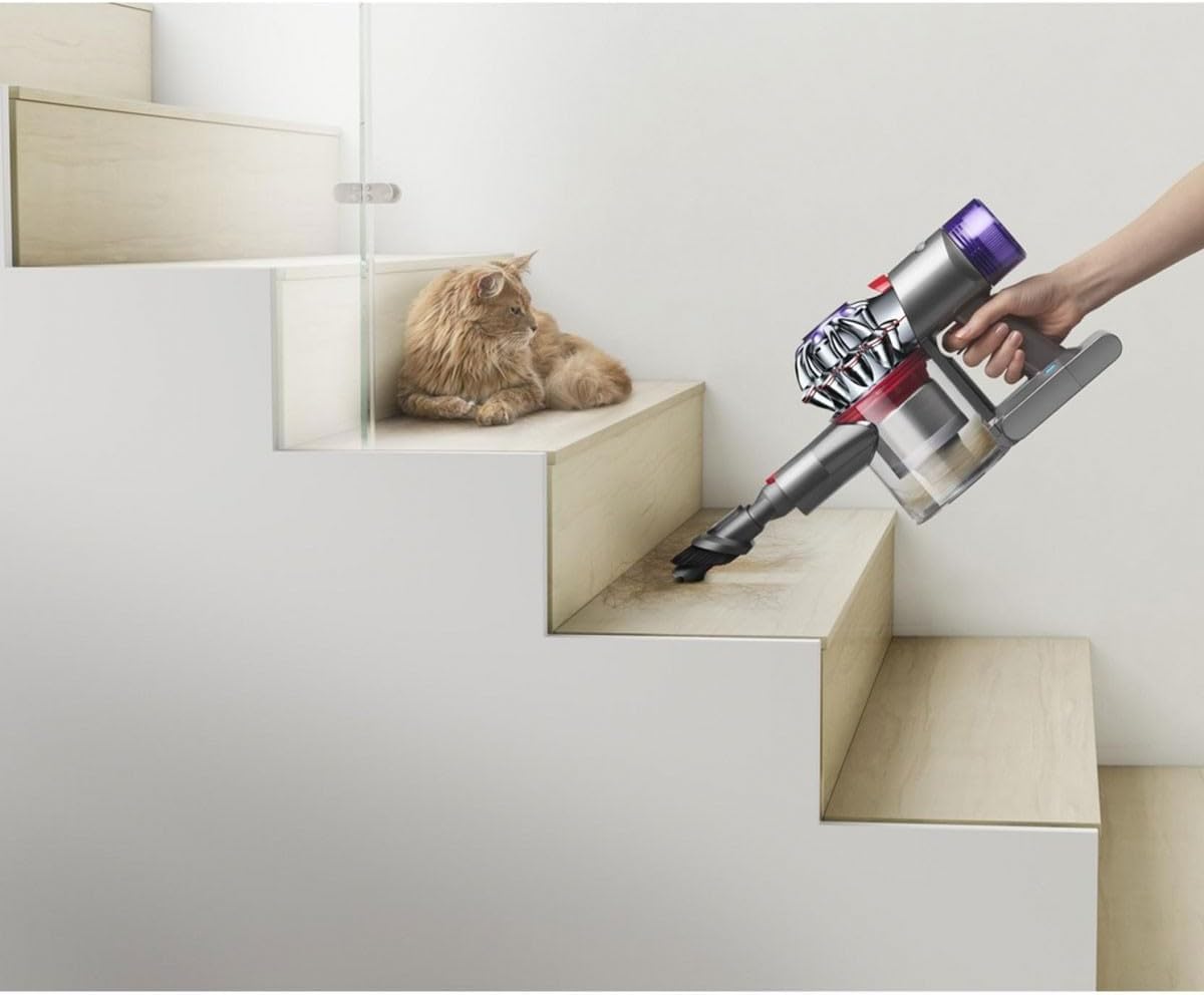 Dyson V8 Advanced™ Aspirateur Balai sans Fil – 130 AW, 40 Min d’autonomie, Brosse Motorbar Auto-démêlante, Accessoires combinés, Station Murale, Argent/Nickel