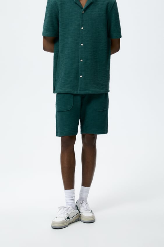TEXTURED JOGGER SHORTS
