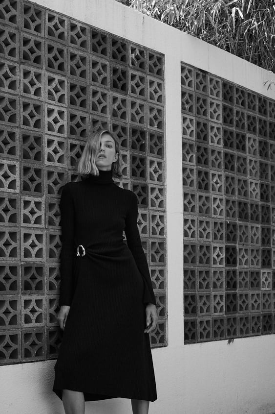 KNIT DRESS WITH BROOCH