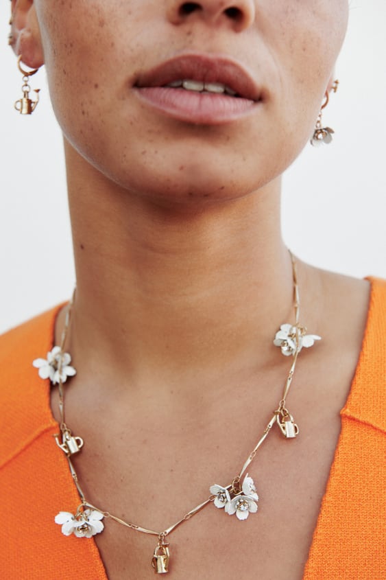 NECKLACE WITH FLOWERS AND WATERING CANS