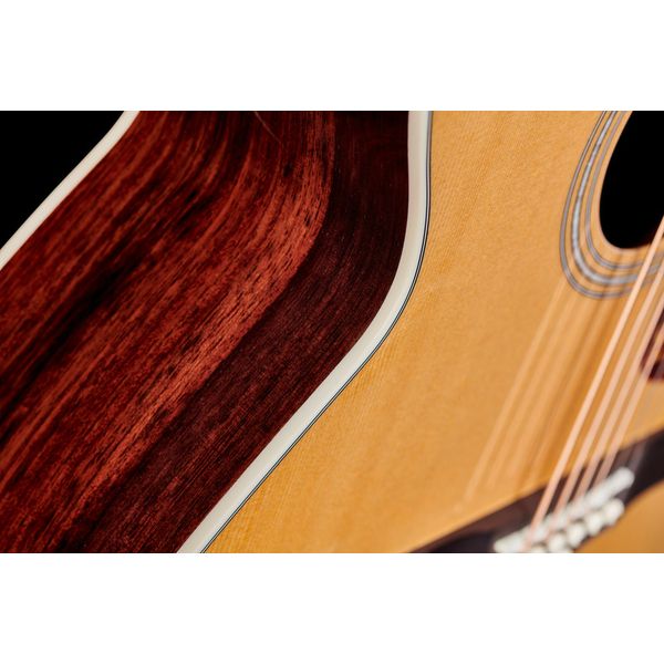 Guild BT-258E Deluxe Baritone