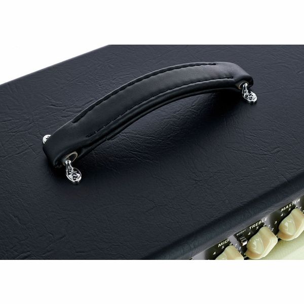 Bugera V22 Infinium Bundle