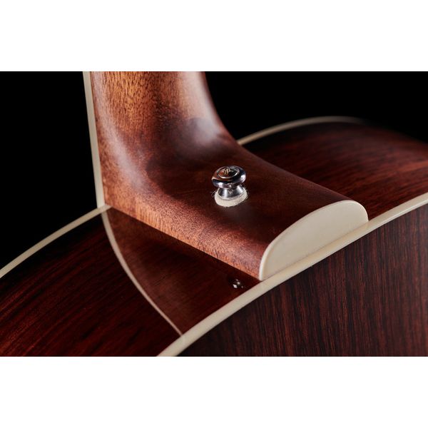 Guild BT-258E Deluxe Baritone