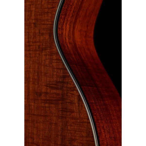 Guild OM-260CE Deluxe BW