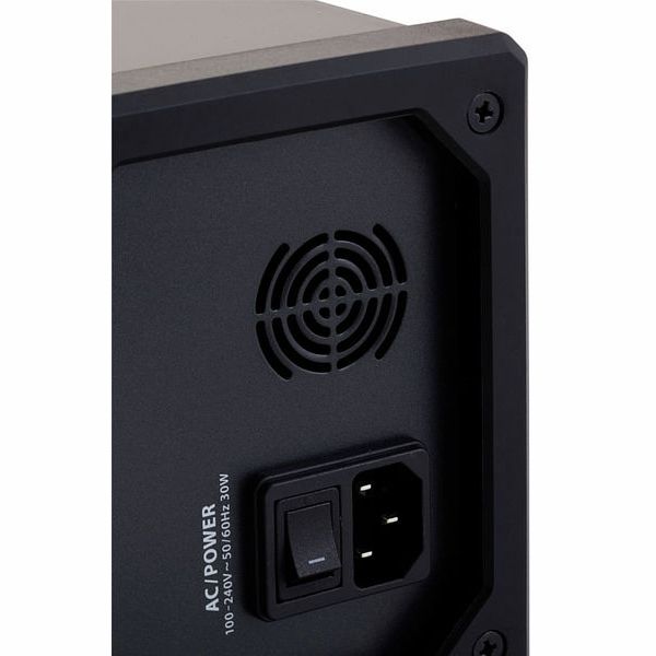 Behringer X Air XR18 Thon Case Bundle