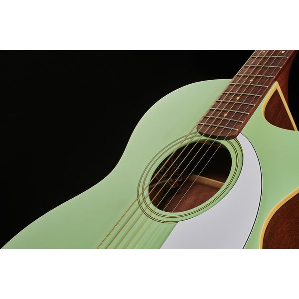 Fender Newporter Player SFG WN