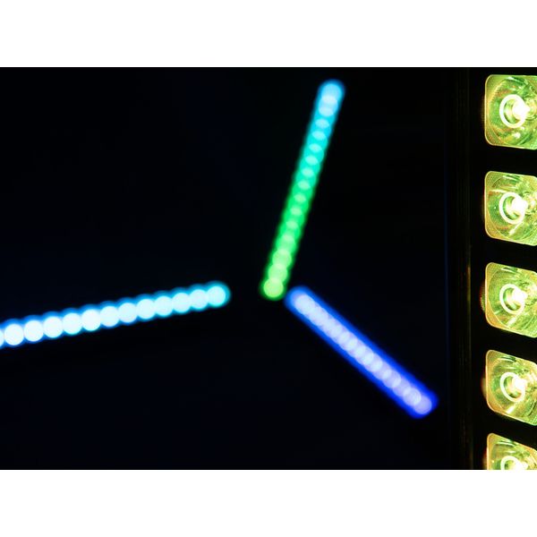 Eurolite LED IP T-PIX 16 QCL Beam Bar