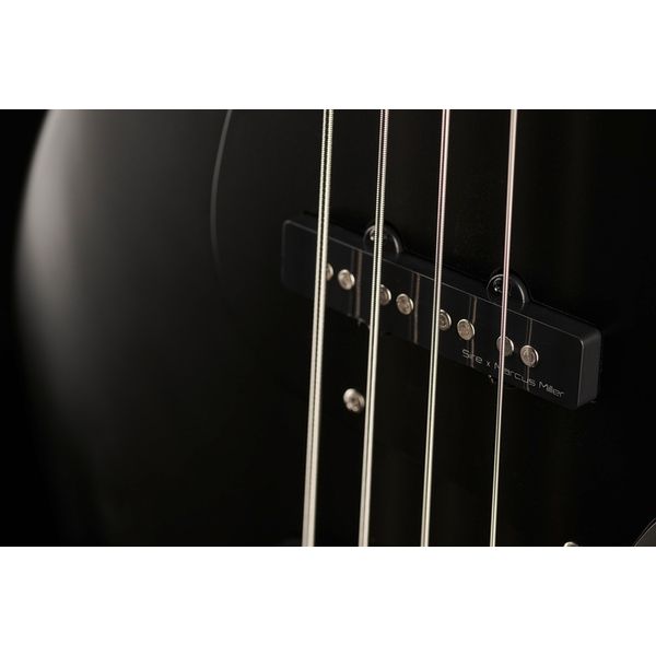 Marcus Miller V3P-4 BKS