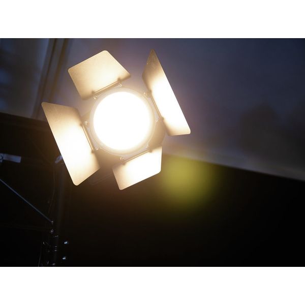 Eurolite LED Theatre COB 200 WW/CW