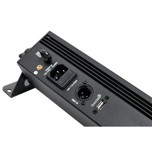 Eurolite LED BAR-12 QCL RGB+WW Bar