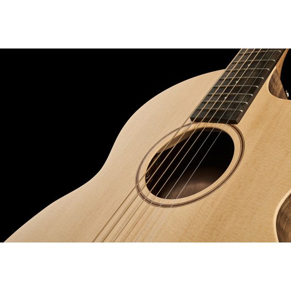 Sheeran by Lowden S04