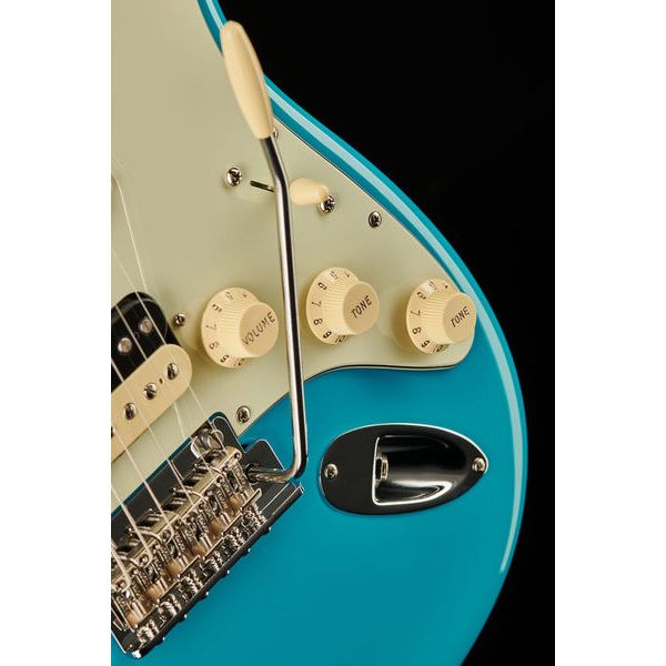 Fender AM Pro II Strat HSS MBL