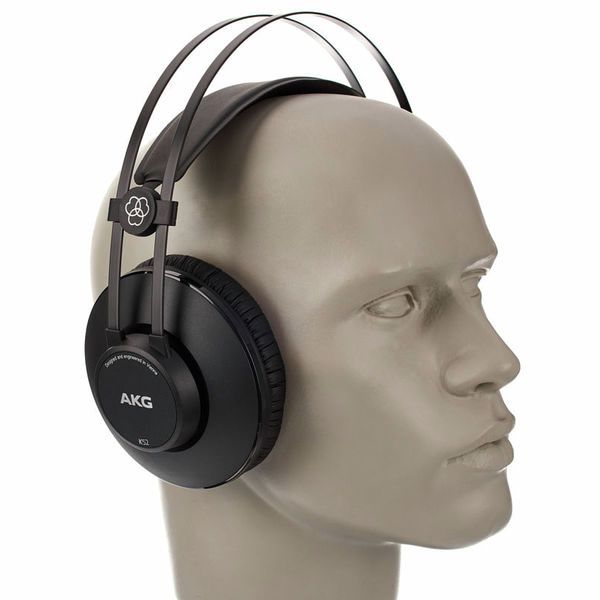 AKG K-52