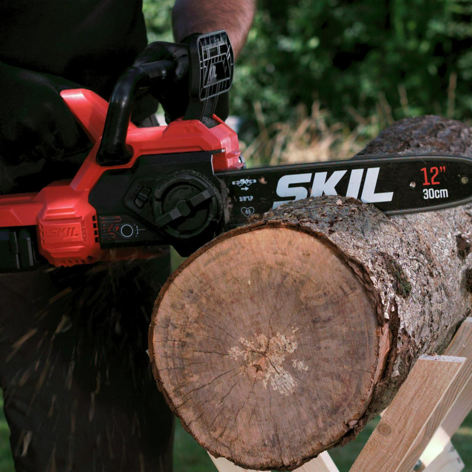 SKIL PWR CORE 20 12′′ Brushless Chainsaw Kit with 4.0Ah Battery & Charger