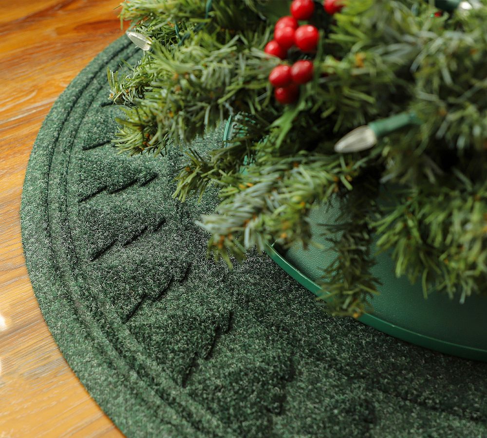 Pine Tree Water-Resistant Round Tree Skirt, 35′′ Diameter, PET Polyester & SBR Rubber