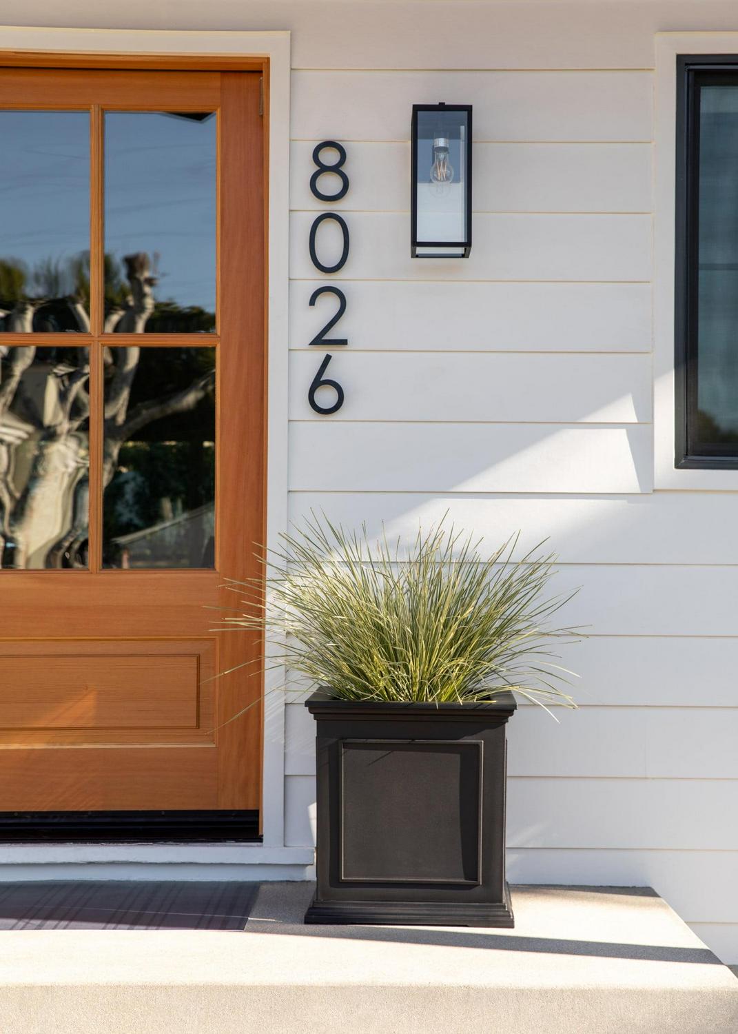 Veradek Brixton Cube 20′′ Black Plastic Planter, Durable & Impact-Resistant Square Pot with Drainage