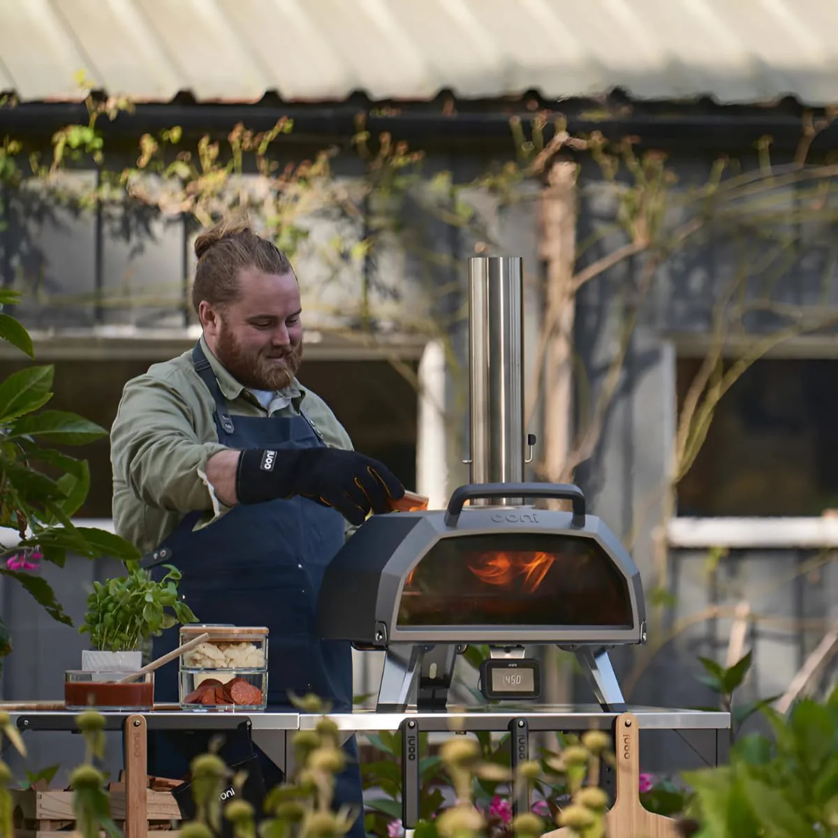 Ooni Karu 12 Multi-Fuel Outdoor Pizza Oven – 12 Inch Pizzas in 60 Seconds - Portable Wood and Gas Fired Pizza Oven with Pizza Stone, Dual Fuel Ooni Pizza Oven