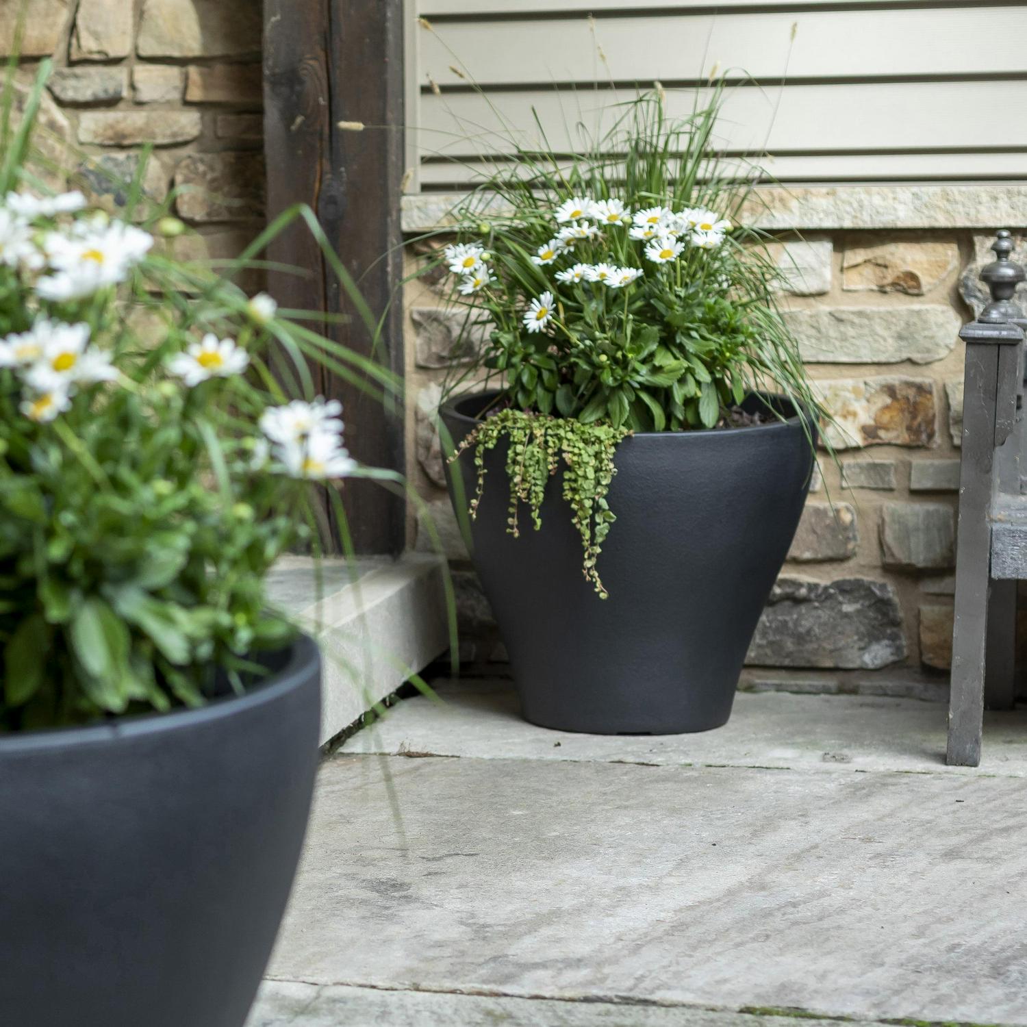 Step2 Fernway 20′′ Tall Onyx Black Round Plastic Planters 2-Pack – Self-Watering, Indoor/Outdoor Use