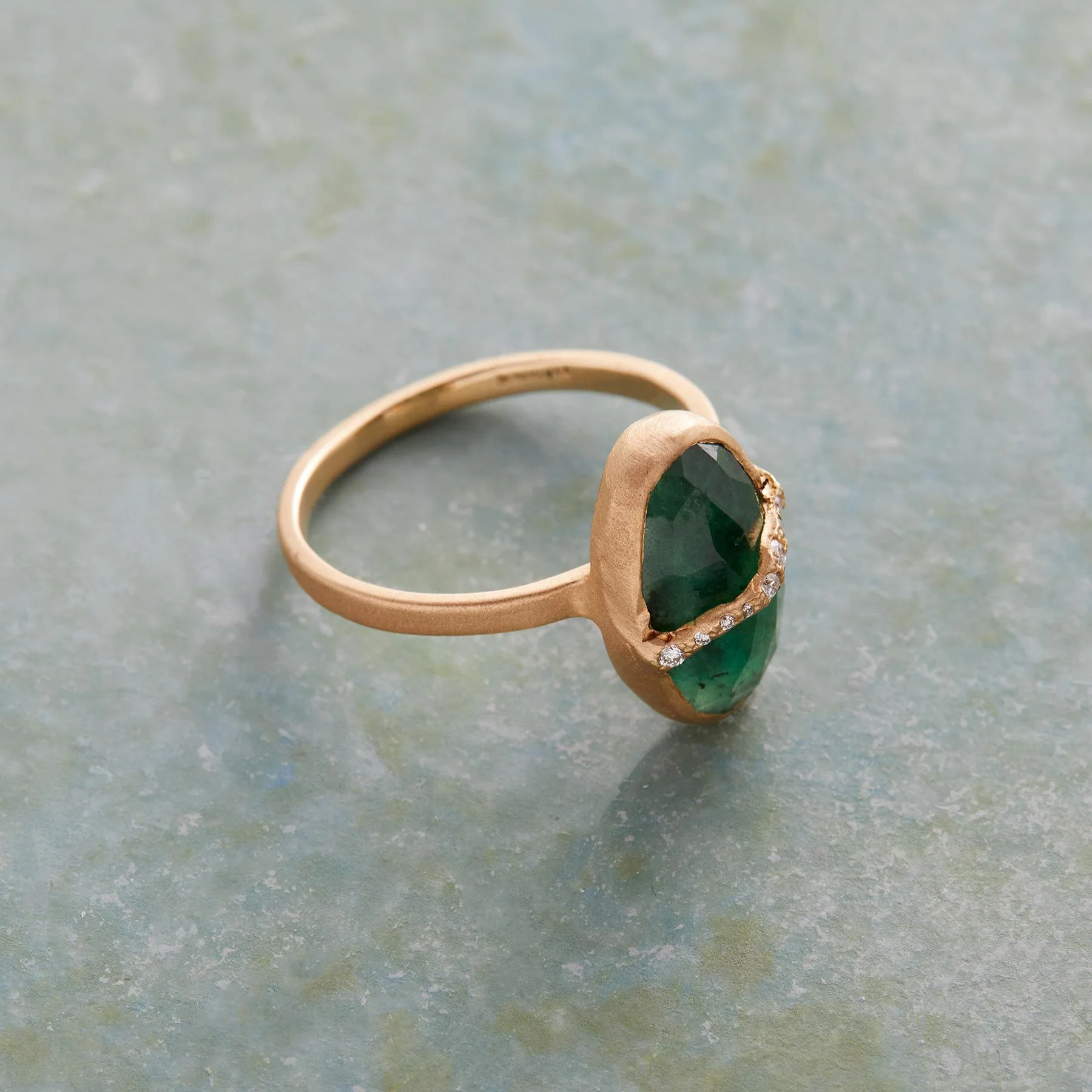 Sparkling Emerald Ring