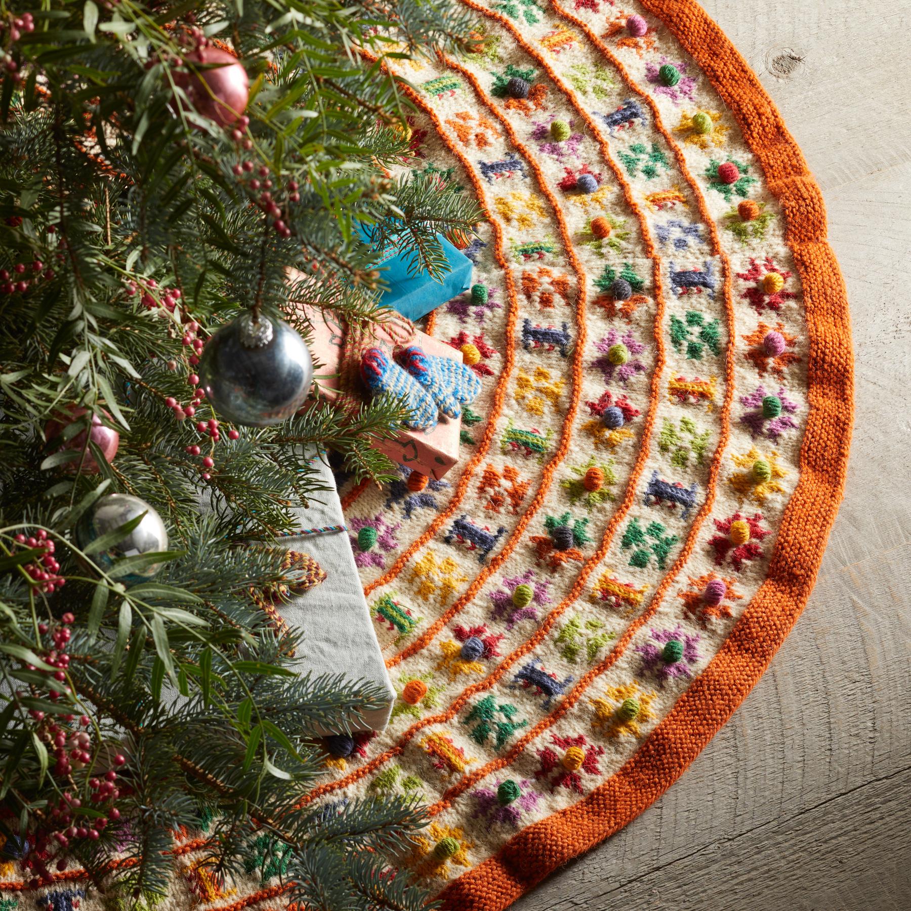 Heirloom Nordic Pom Pom Tree Skirt