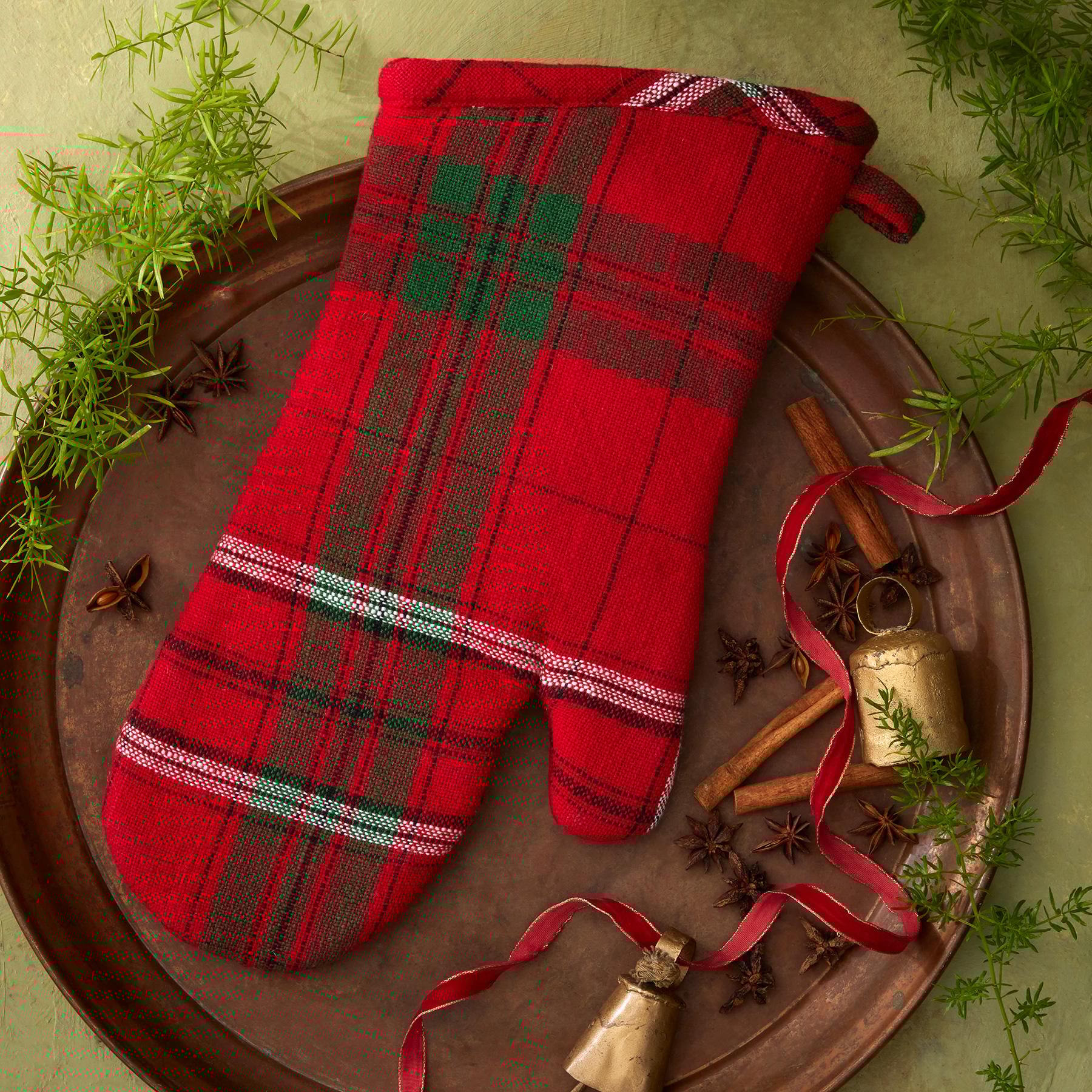 Holiday Fare Oven Mitt