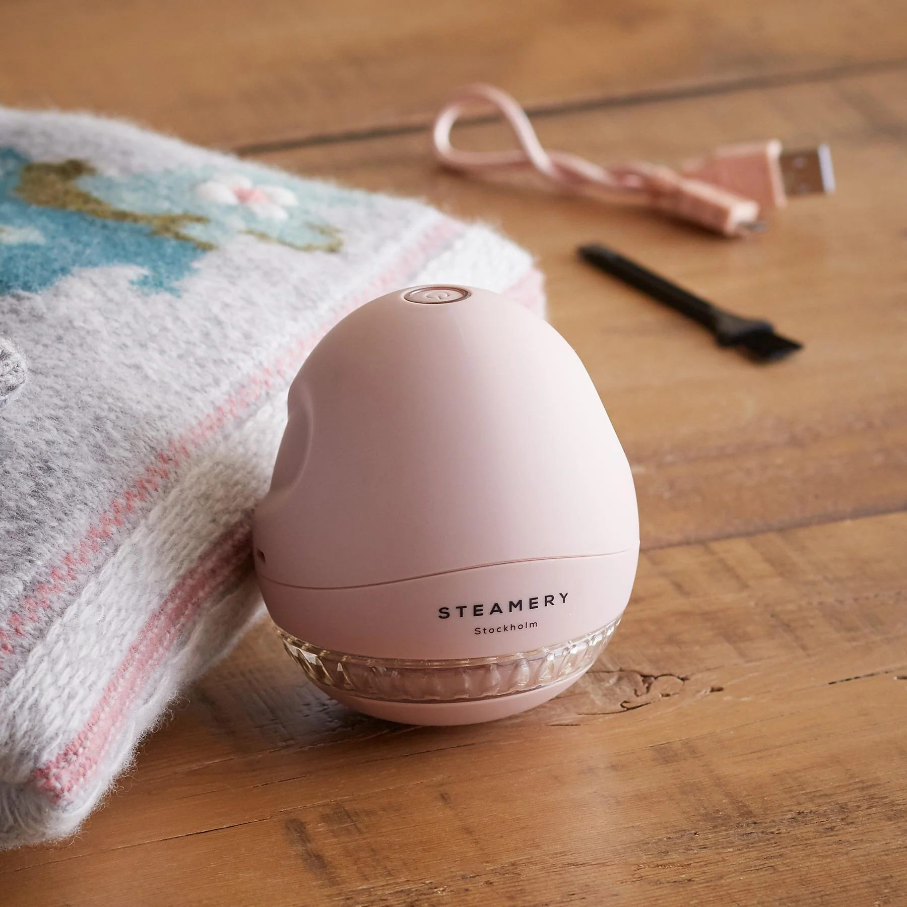 Scandinavian Design Fabric Shaver In Pink