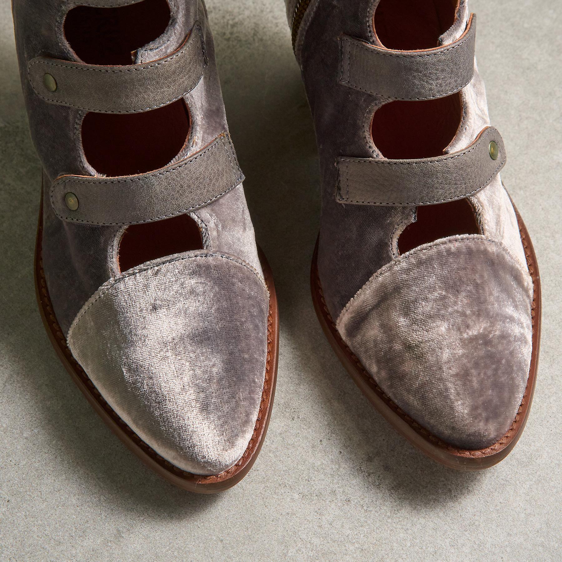 Dauphine Velvet Boots