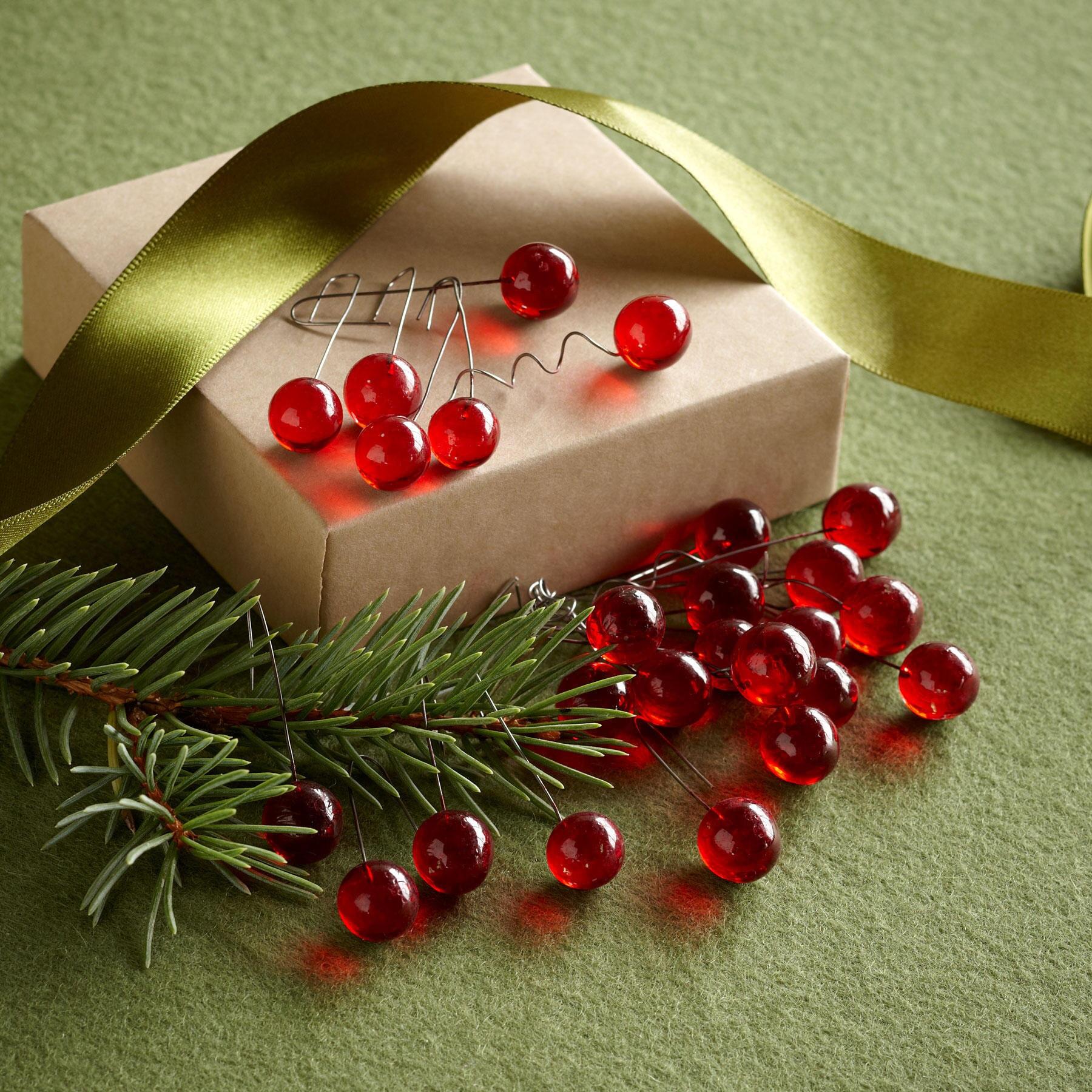Holly Berry Ornaments Set