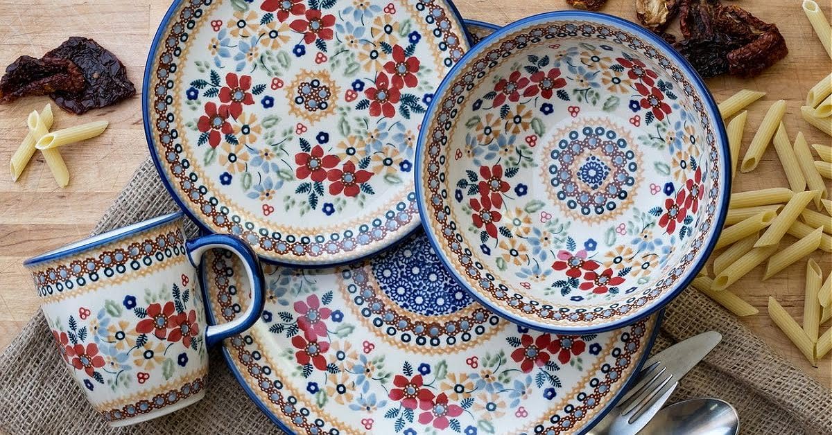 Blue Rose Polish Pottery - Red Daisy 16 Piece Dinner Set - 4 Place Settings - Great for Everyday Dining, Casual Dining, or as Formal Dinnerware