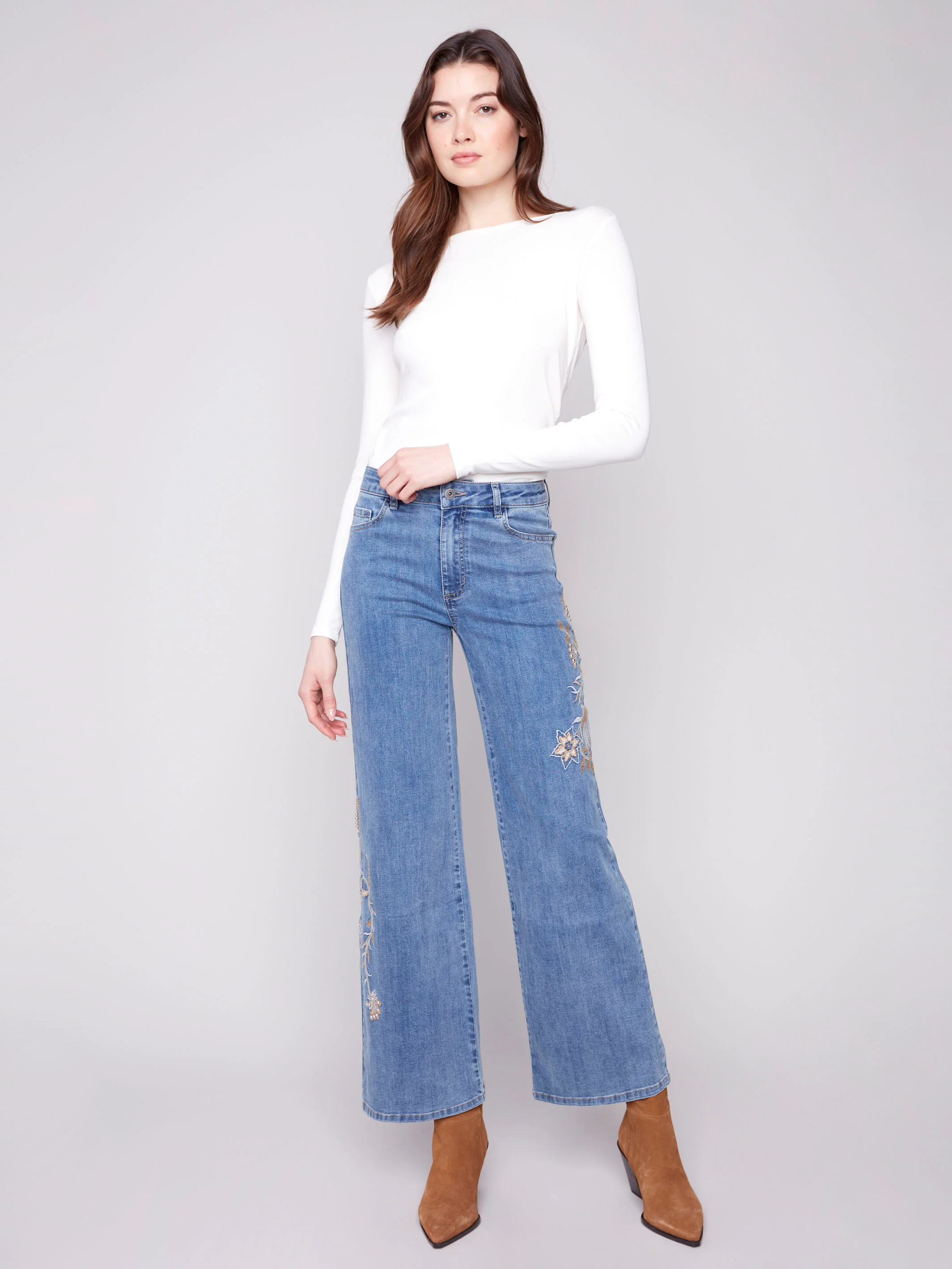 Embroidered Wide Leg Jeans With Flowers - Medium Blue - WHSBYS