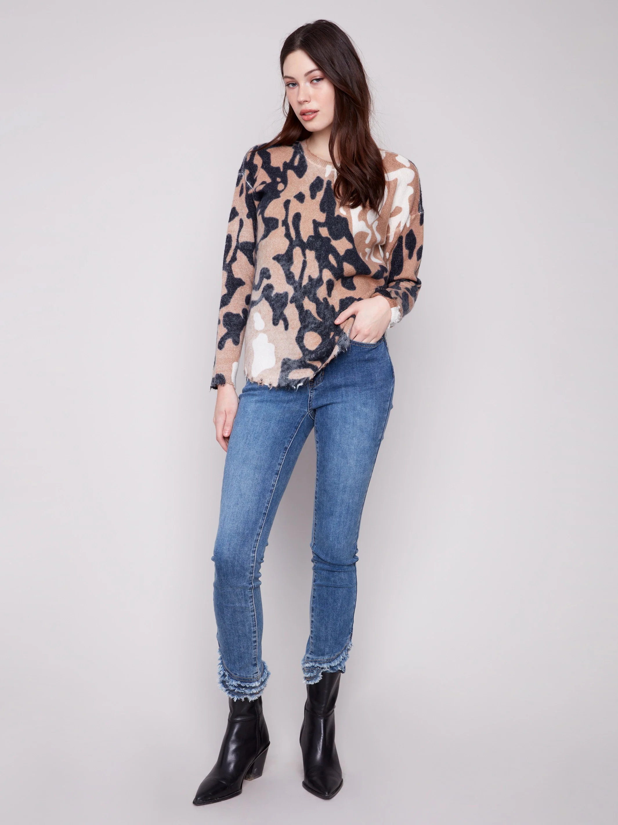 Reversible Printed Plush Sweater With Frayed Edges - Spots - WHSBYS