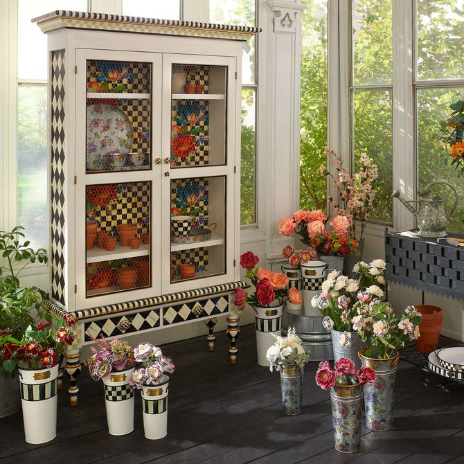 Flower Market Cabinet - {current_domain}